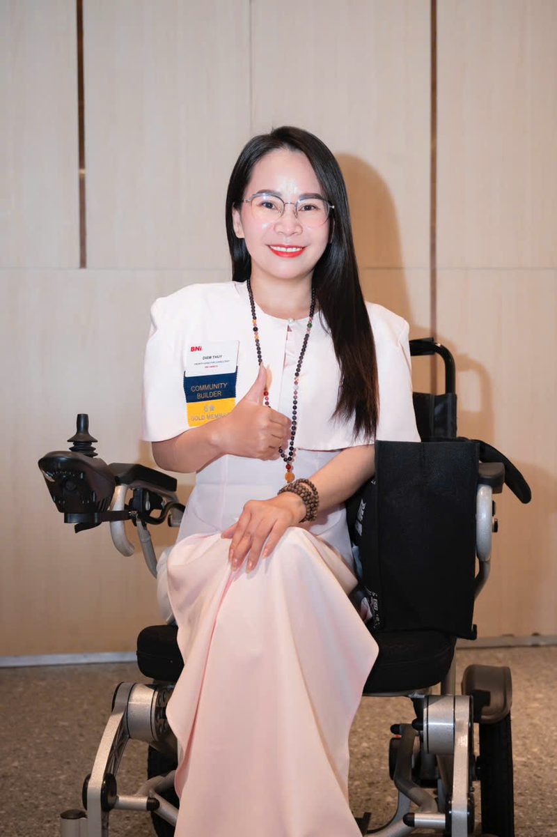 Coach Diễm Thúy trong một buổi sinh hoạt cộng đồng doanh nhân